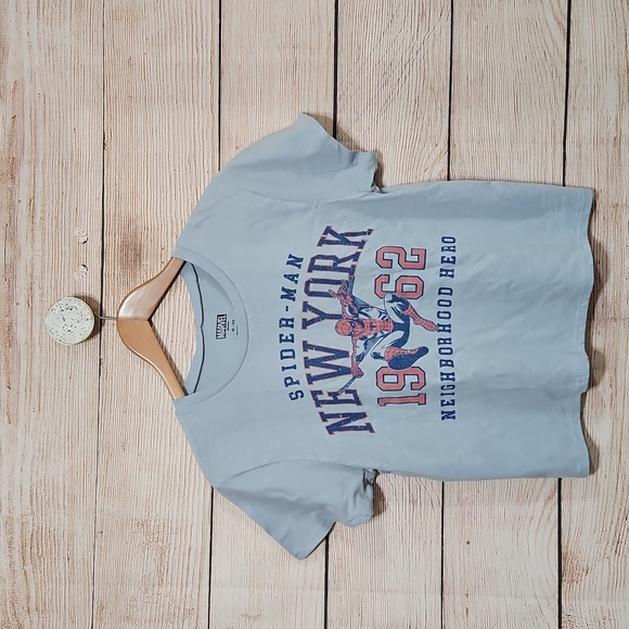 💟 NWOT Marvel Light Blue Cropped Spiderman Short Sleeve Shirt Top XL - Picture 1 of 5